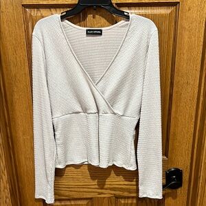 Alloy Apparel Cream Long Sleeve Top. Size XL. Like new